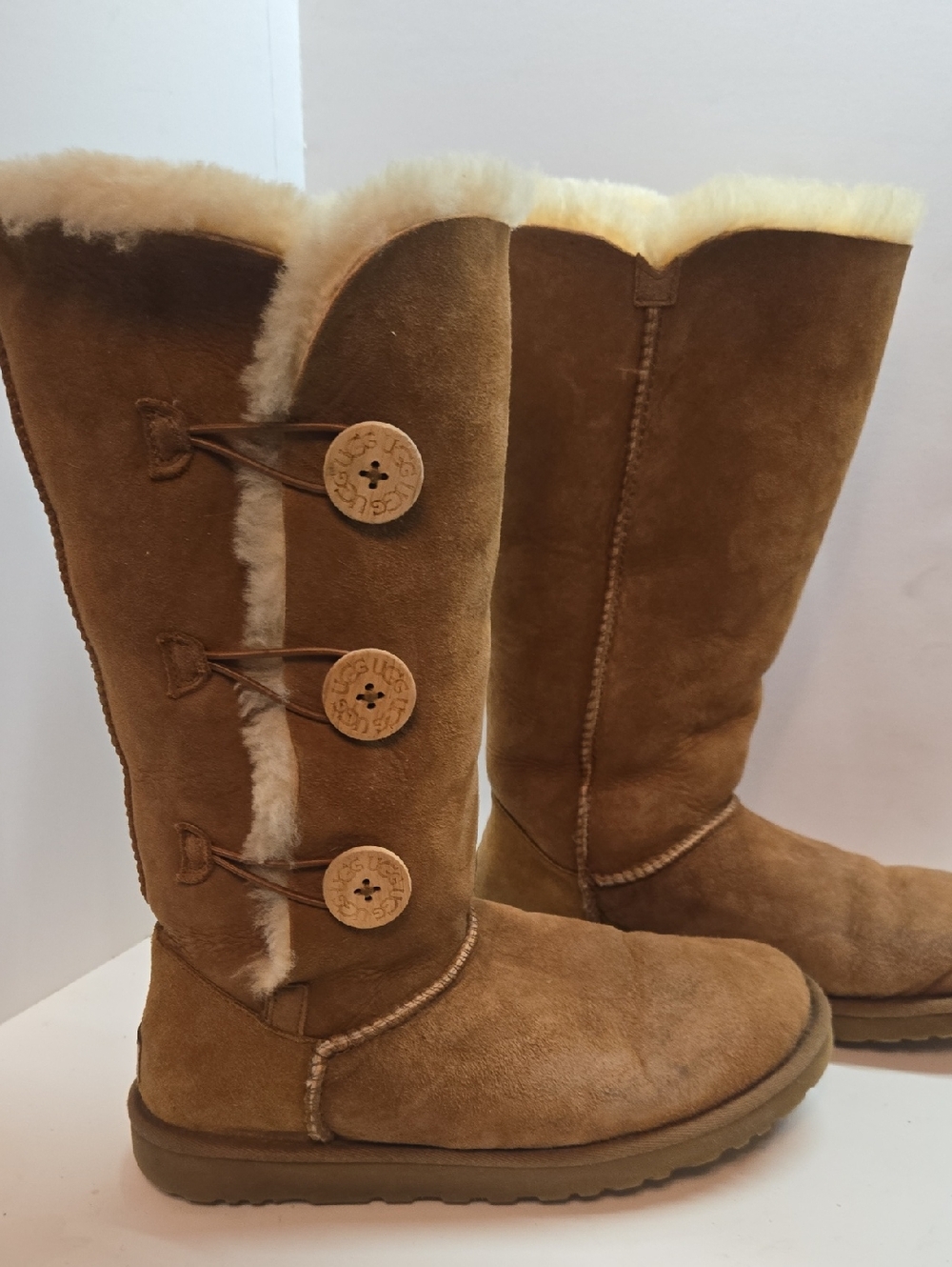 UGG Women's Bailey Button Chestnut Suede Winter Boots - Size 9